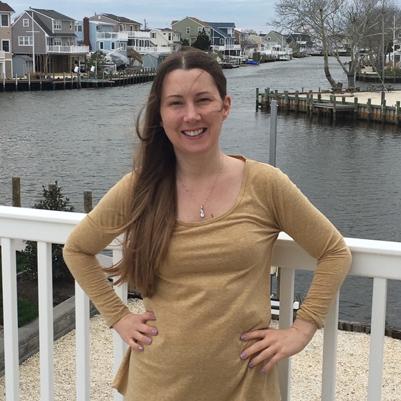 Meet your Posher, Danielle - Picture 2 of 4